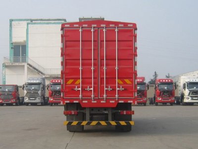 豪沃牌国六6.7米仓栅式运输车 高效可靠的道路货物运输解决方案